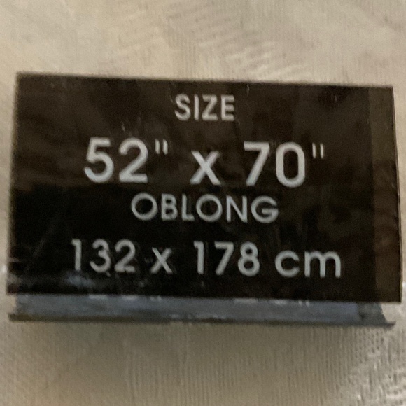 A’lacarte Damask Tablecloth, “Caprice”, Oblong 52” x 70” - Picture 4 of 4